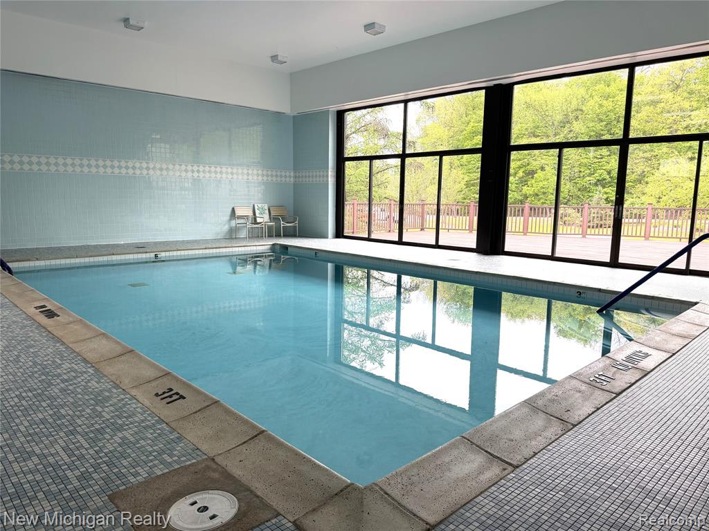 43000 12 Oaks Crescent Drive, 2033, Novi, MI 48377 — Photo 28