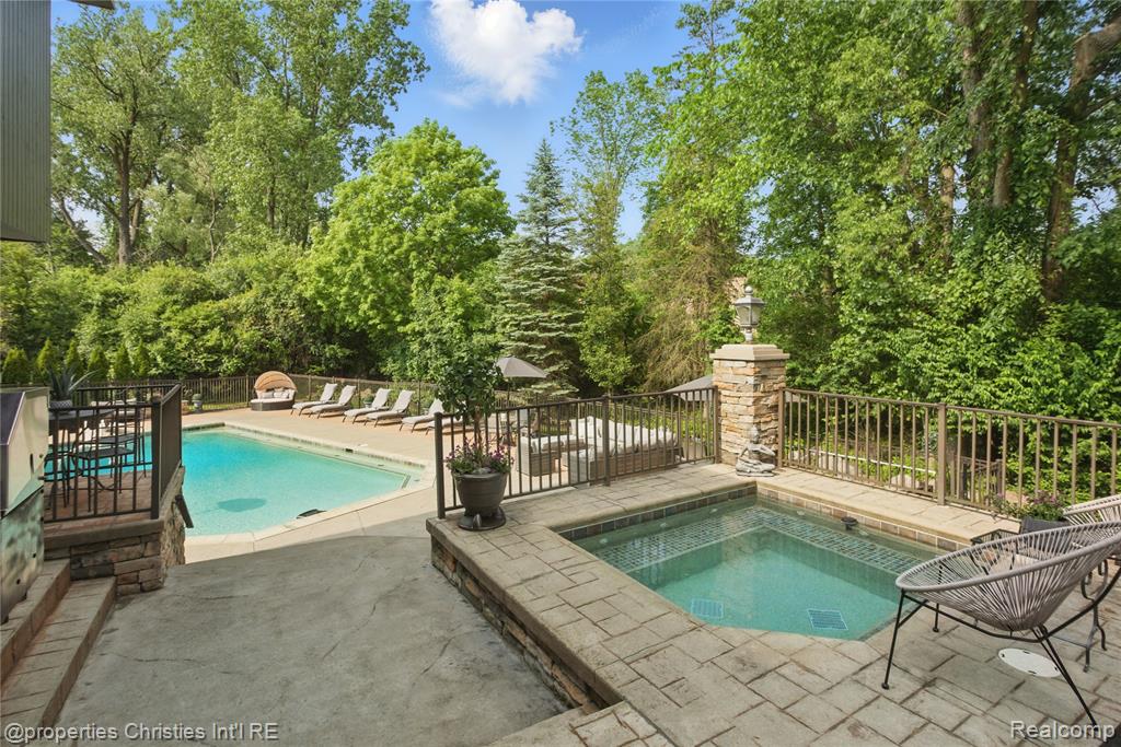 4713 Mada Court, West Bloomfield, MI — Photo 3