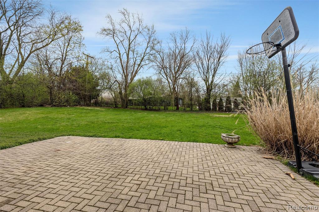 2505 Rambling Way, Bloomfield Hills, MI 48302 — Photo 21