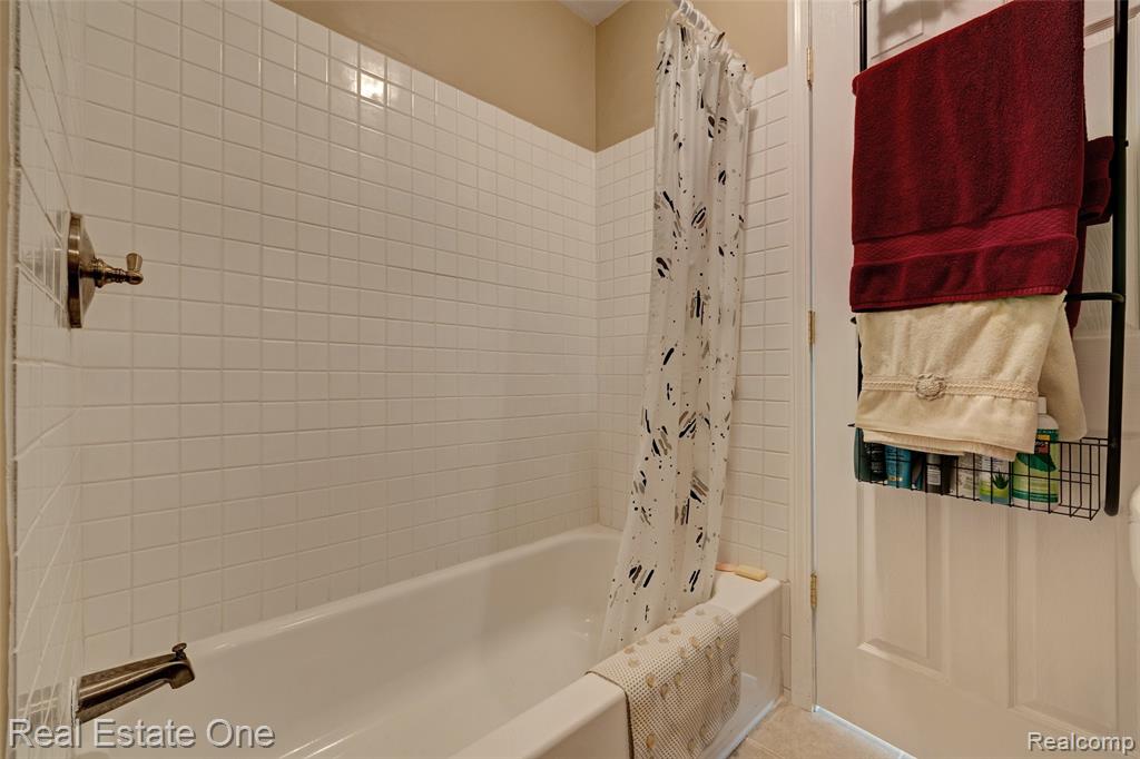 2444 Ray Road, Oxford, MI 48370 — Photo 17