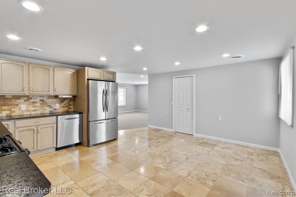 7460 22 MILE Road, Shelby Twp, MI 48317 — Photo 12