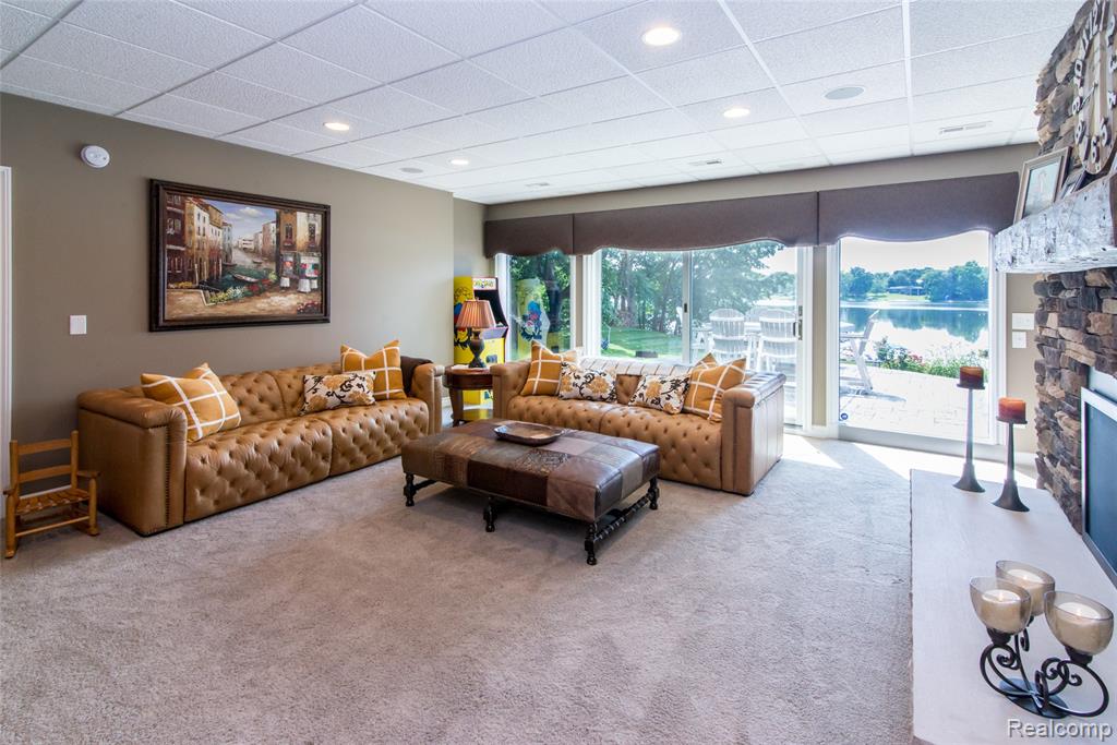 3166 W Beach Lake Drive, Milford, MI, 48380