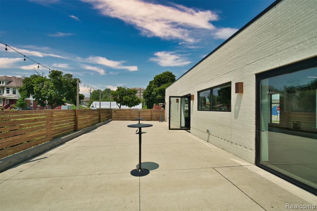 611 W Philadelphia Street, Detroit, MI 48202 — Photo 9