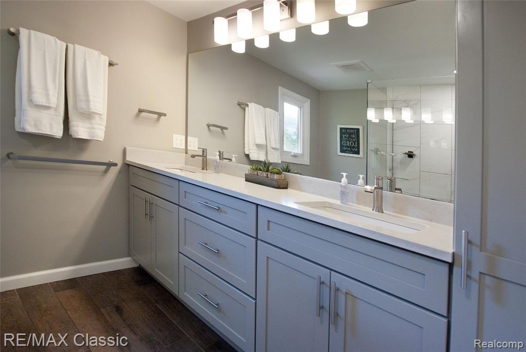 44500 Louvert Court, Novi, MI — Photo 25