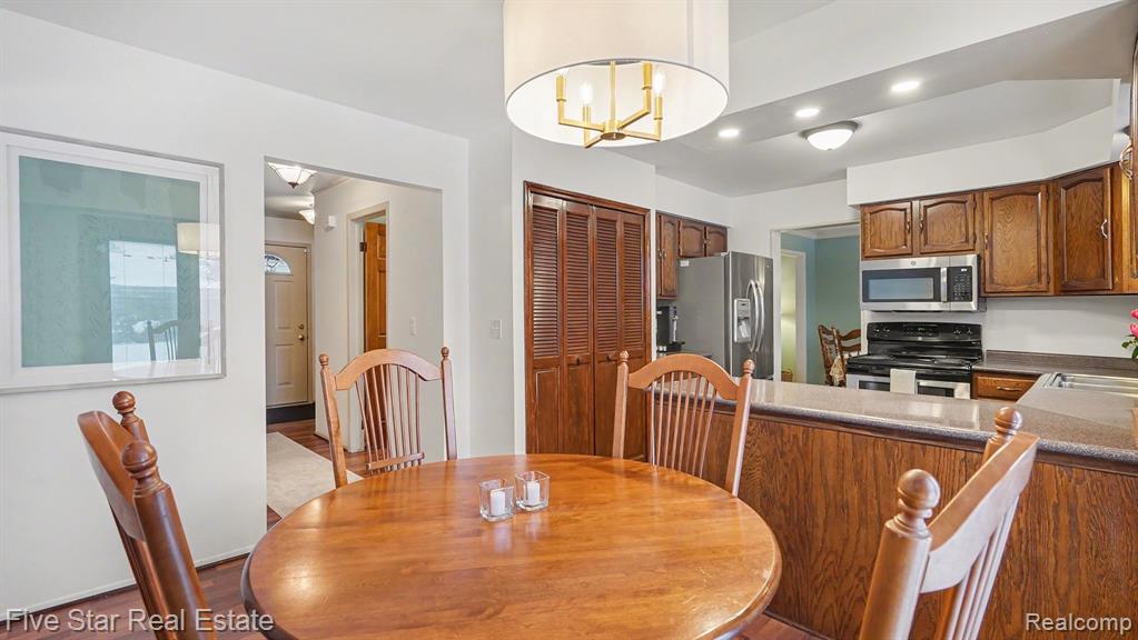 44089 Candlewood Drive, Canton, MI 48187 — Photo 12
