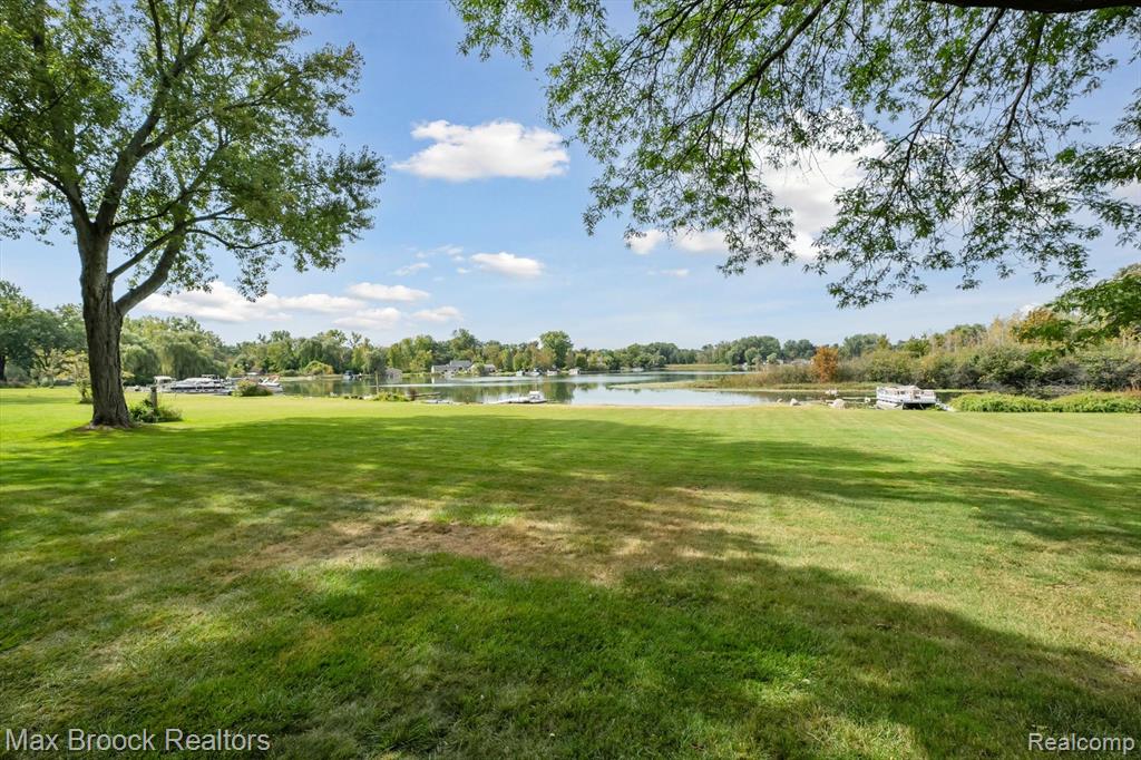 6026 Venice Drive, Commerce Twp, MI 48382 — Photo 36
