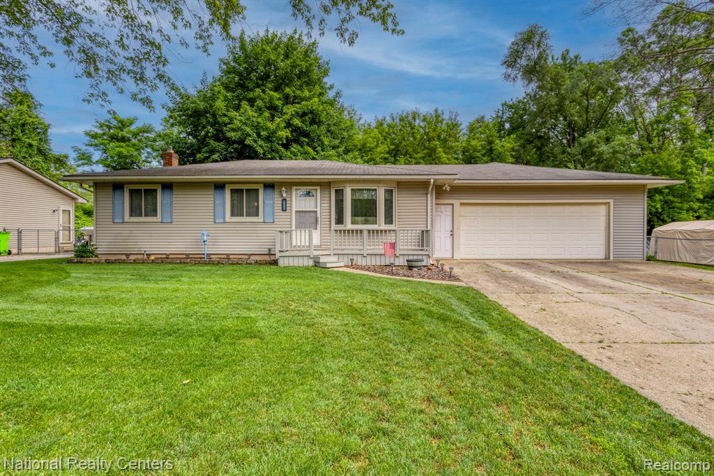 9150 Maplewood Drive, White Lake, MI — front exterior