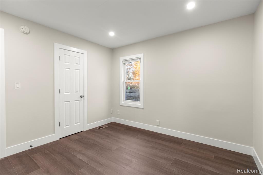 8900 Asbury Park, Detroit, MI 48228 — Photo 14
