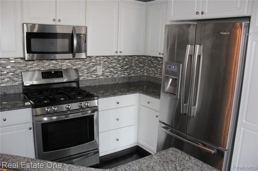 45435 N STONEWOOD Road, Canton, MI 48187 — Photo 6