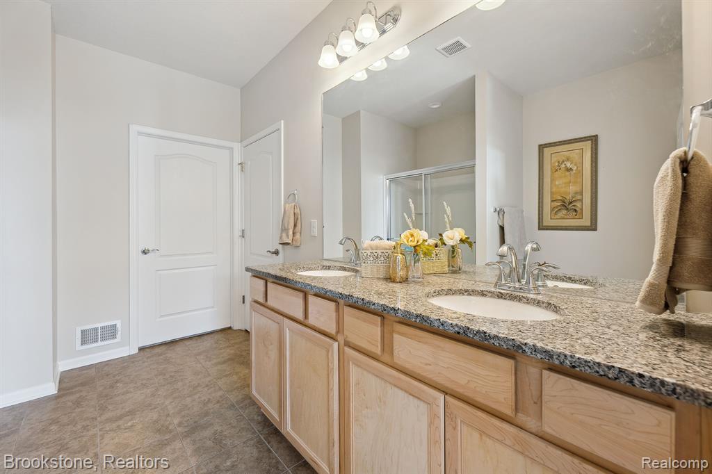 527 HOLMDALE Way, Ann Arbor, MI 48108 — Photo 22