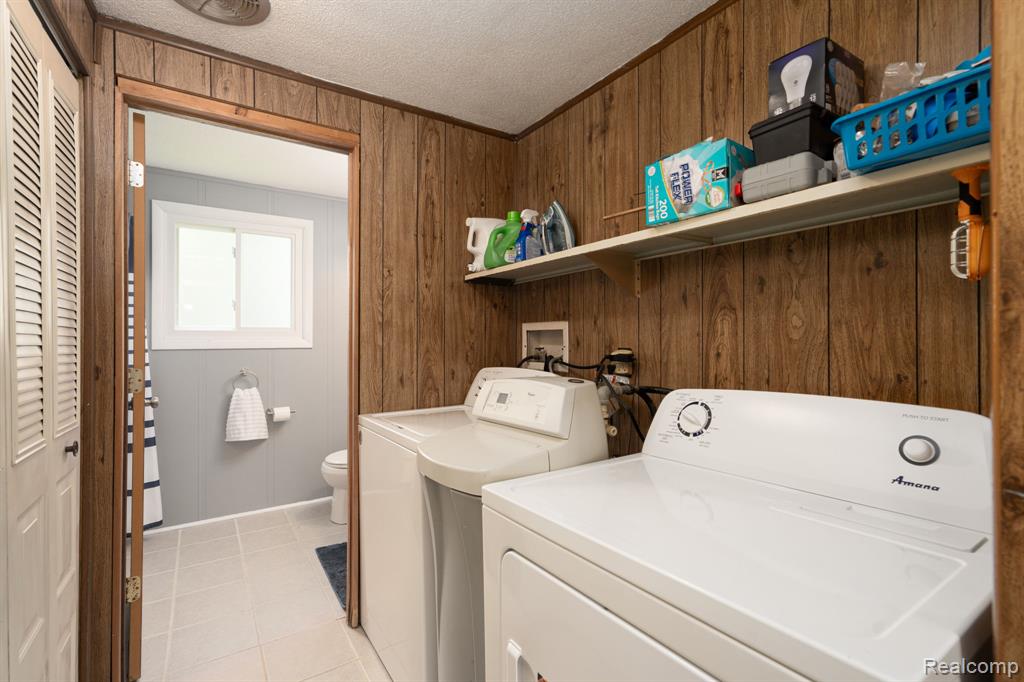 1887 Evona, Wixom, MI 48393 — Photo 13