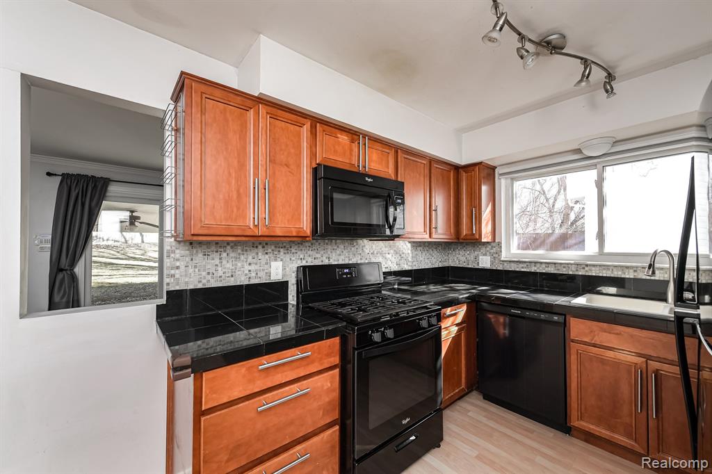 2376 COLONY Way, Ypsilanti, MI 48197 — Photo 8