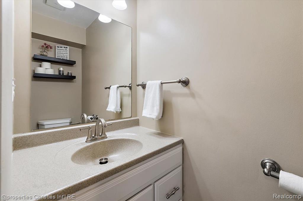 555 Worthington Road, Canton, MI 48188 — Photo 20