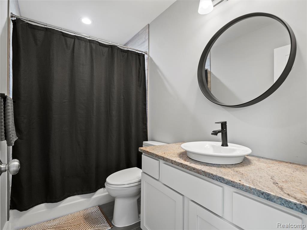 913 Roselawn Drive, Rochester, MI 48307 — Photo 46