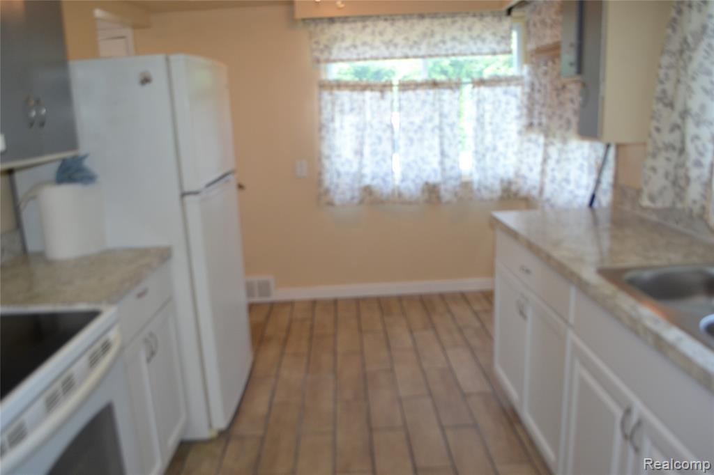 5084 Lennon Road, Flint, MI 48507 — Photo 12