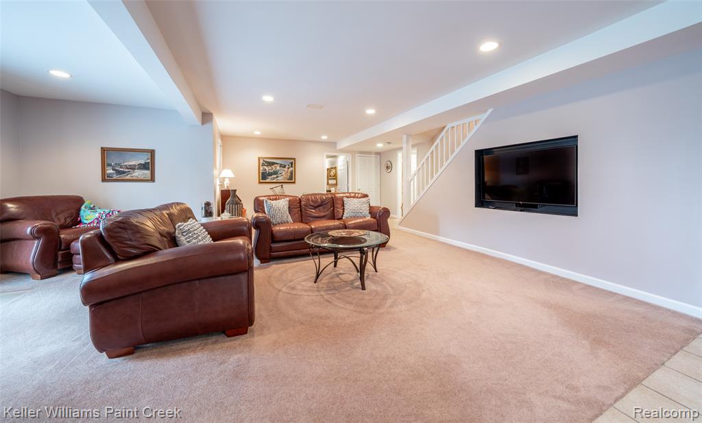 247 Glenmoor Drive S, Rochester, MI 48307 — Photo 43