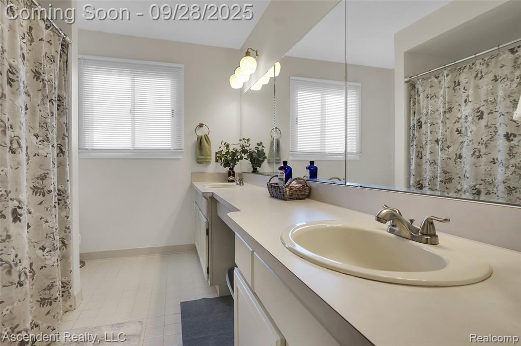 43476 Hillsboro Drive, Clinton Twp, MI 48038 — Photo 37