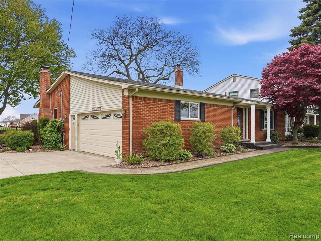 32160 S River Road, Harrison Township, MI — Photo 6