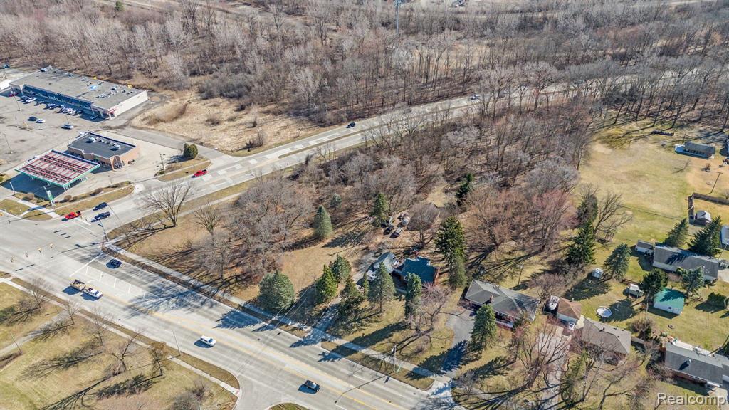 405 W WALTON Boulevard, Pontiac, MI 48340 — Photo 2