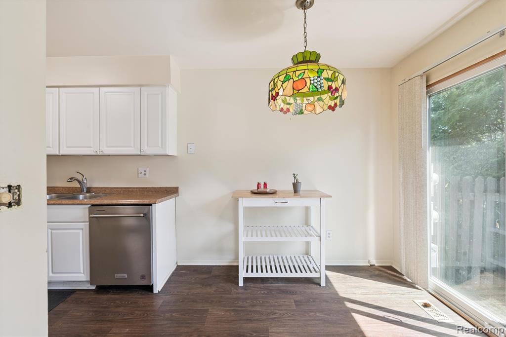 8346 Lakeview Drive, Ypsilanti, MI 48198 — Photo 14