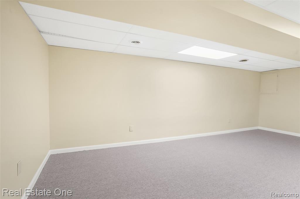 5566 Larkins Drive, Troy, MI 48085 — Photo 30