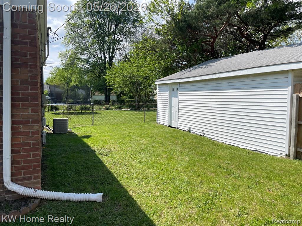 16853 Lincoln Avenue, Eastpointe, MI 48021 — Photo 25