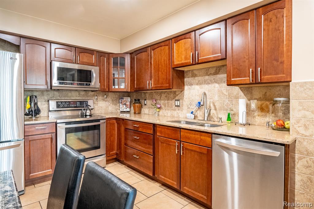 3 BLAIR Lane, Dearborn, MI 48120 — Photo 8