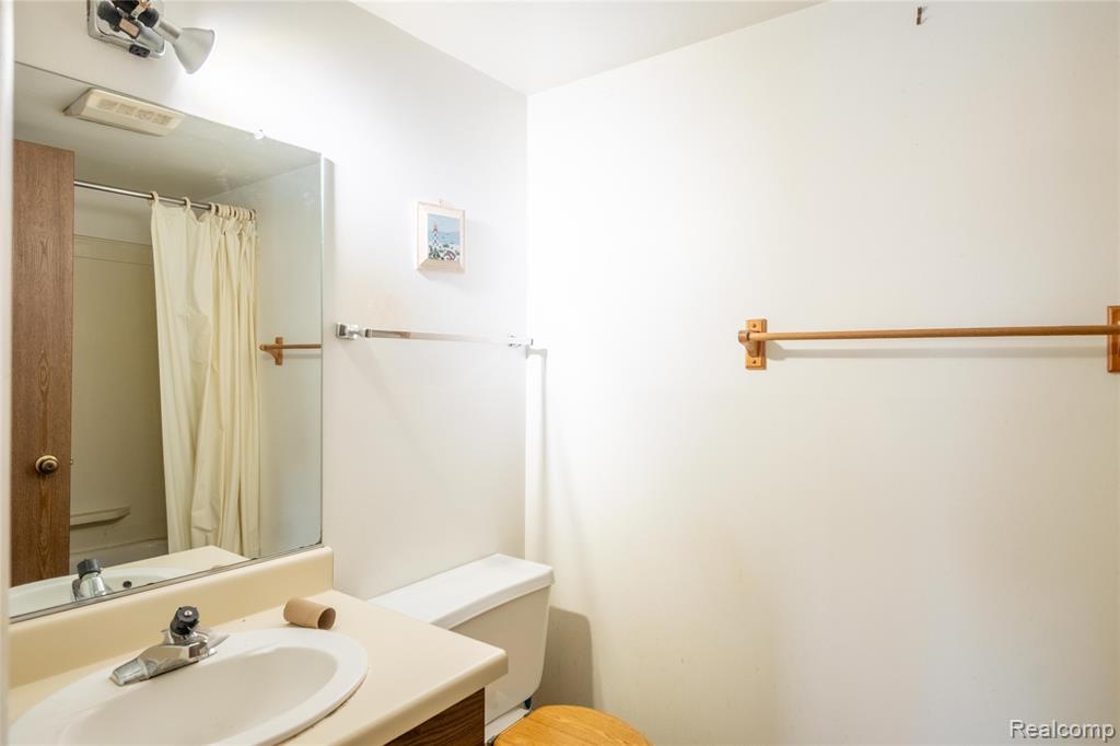 1476 W Chateau Vert Street, Ypsilanti, MI 48197 — Photo 19
