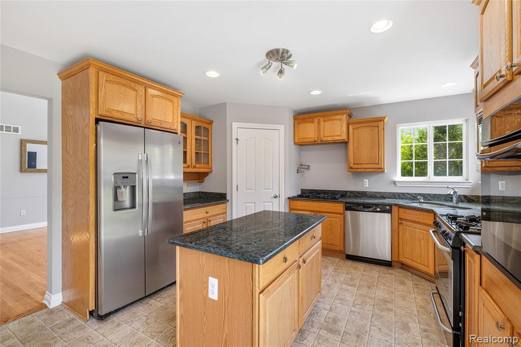20798 Oak Ridge Drive, Clinton Twp, MI 48036 — Photo 13