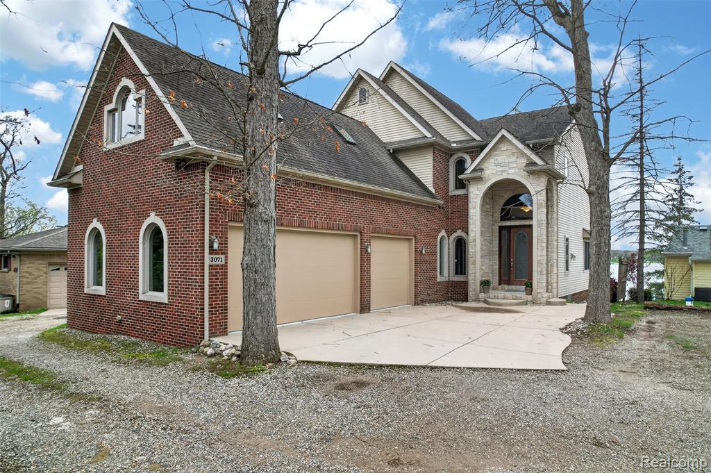 3071 School Lake Drive, Brighton, MI 48114 — front exterior