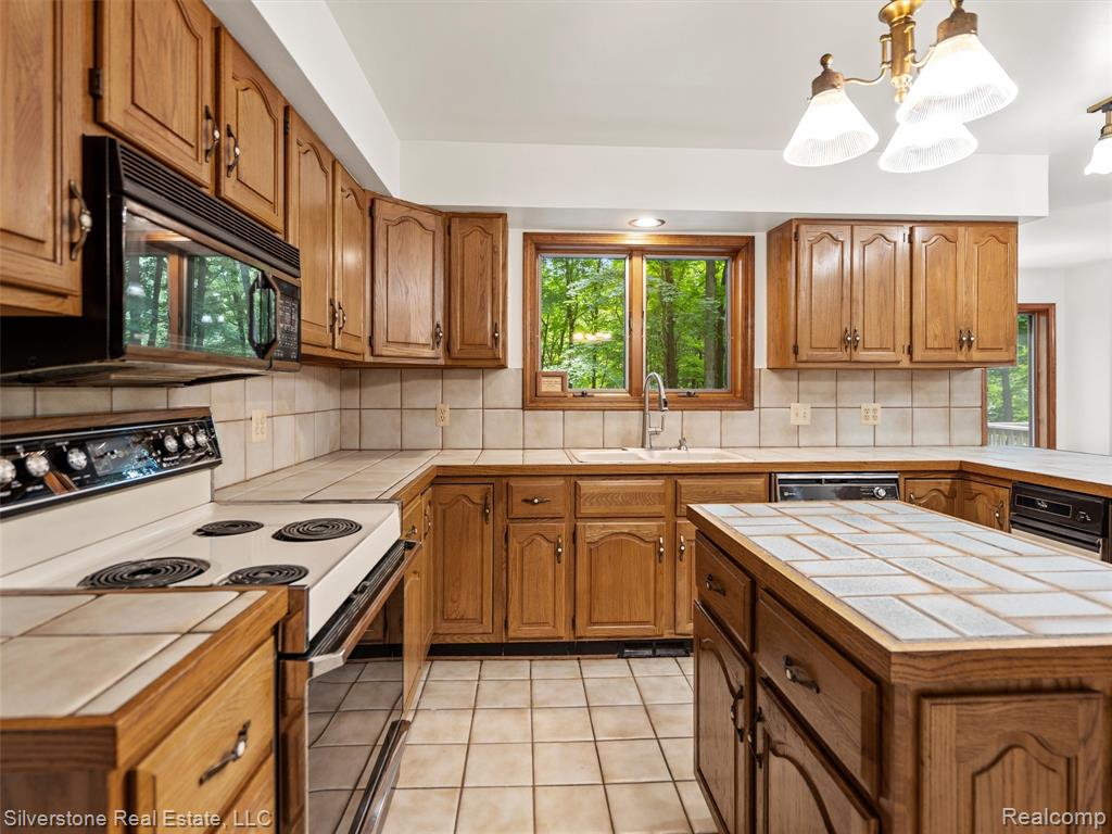 8065 Nathan Oscar Drive, White Lake, MI — Photo 24