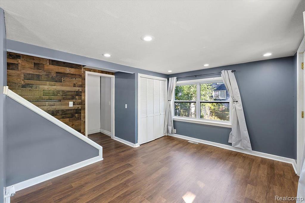 410 S ADAMS Street, Mount Pleasant, MI 48858 — Photo 8