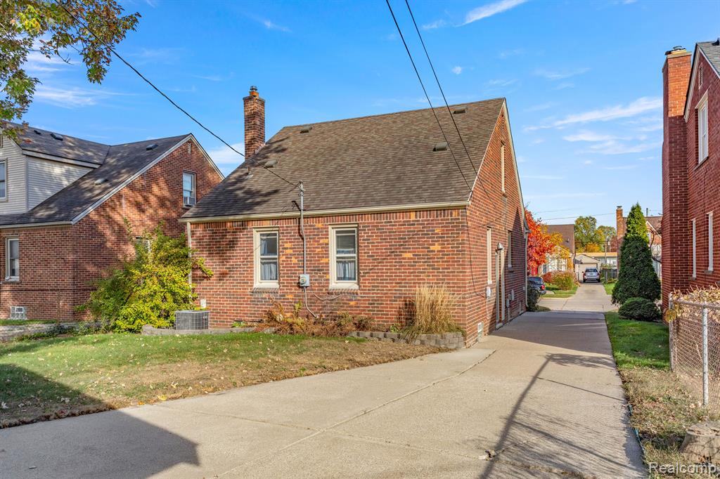 843 MAYBURN Street, Dearborn, MI 48128 — Photo 36
