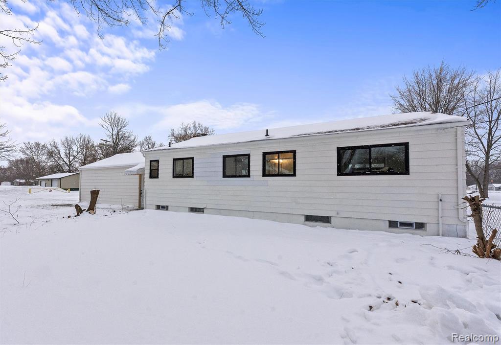 5067 Paro Drive, Flint, MI 48506 — Photo 30