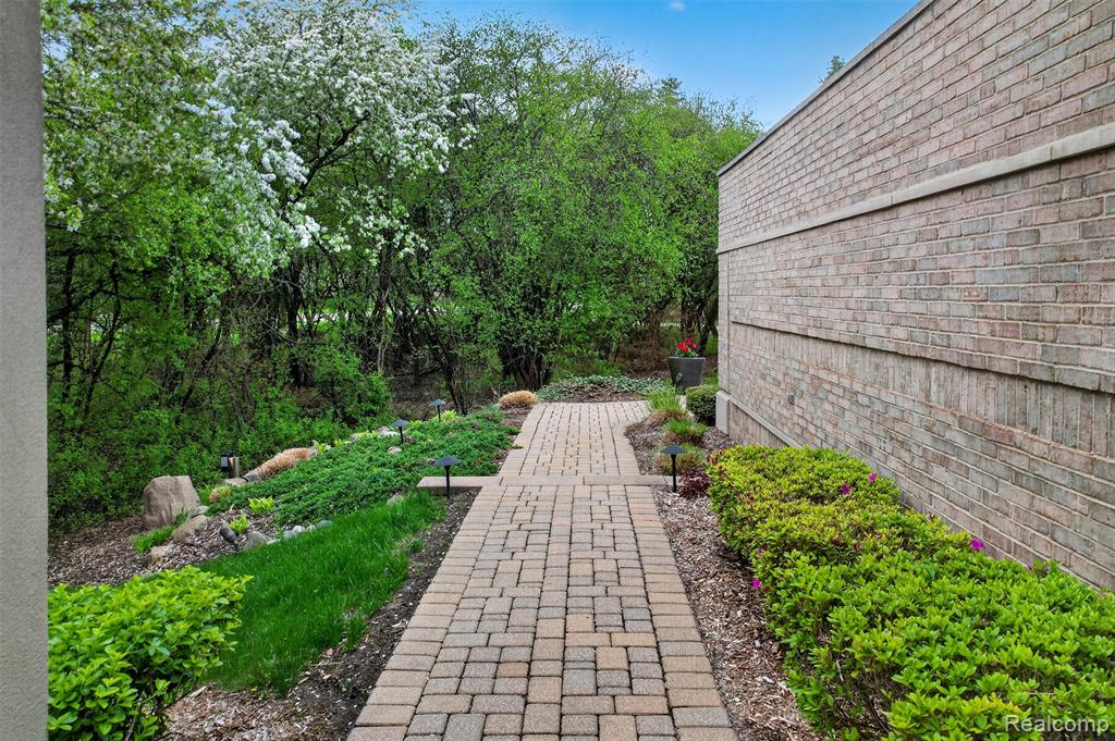5044 Christy Court, Troy, MI 48098 — Photo 7