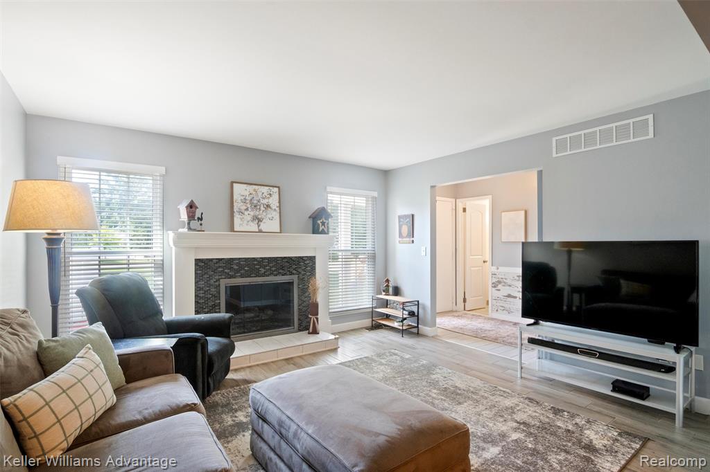 42105 Roscommon Street, Novi, MI 48167 — Photo 15