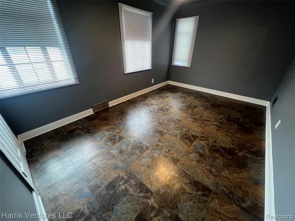 9527 E Outer Drive, Detroit, MI 48213 — Photo 29