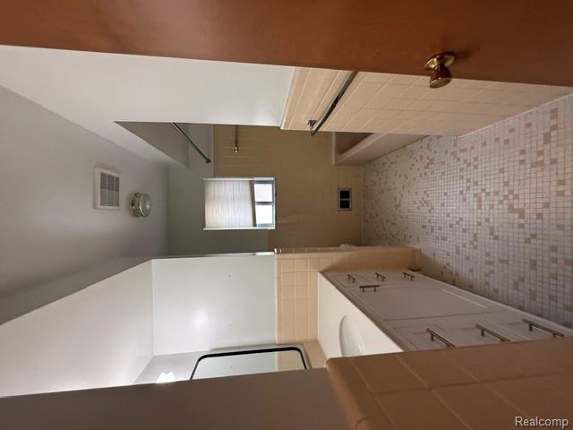 8309 Potomac, Center Line, MI 48015 — Photo 10