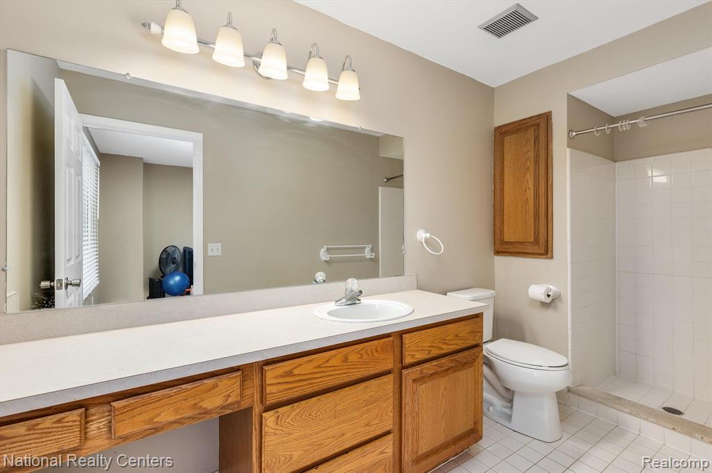 51569 PINEWOOD Drive, Macomb, MI 48042 — Photo 26