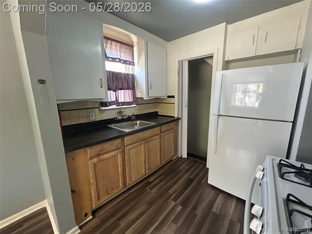 8869 Hartwell Street, Detroit, MI 48228 — Photo 6