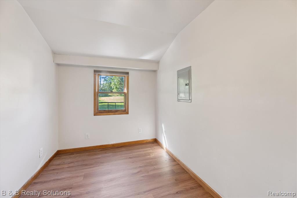 5159 Millis Road, North Branch, MI 48461 — Photo 23