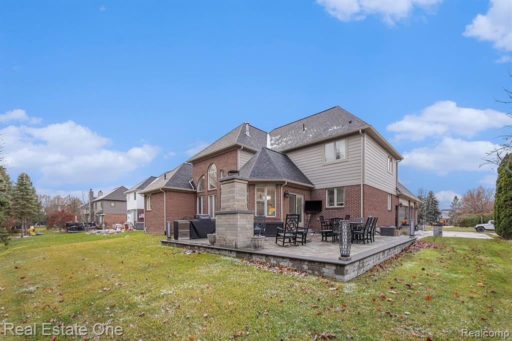 562 SPRINGVIEW Drive, Rochester, MI 48307 — Photo 36