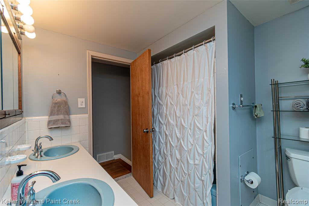 7093 Stonebrook Road, West Bloomfield, MI — Photo 33