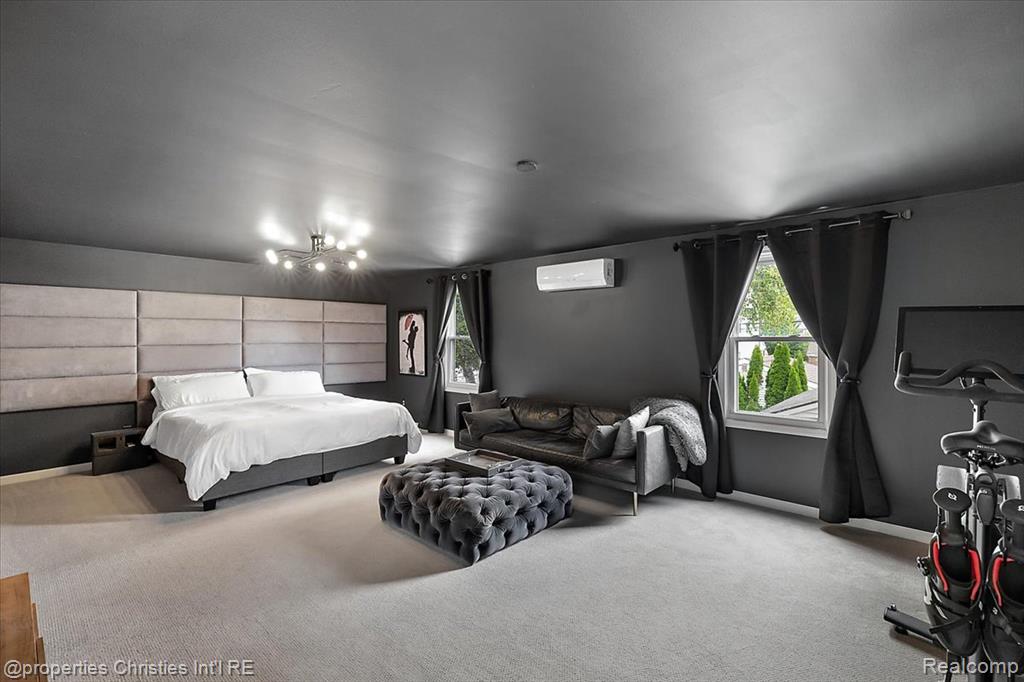 559 E Southlawn Boulevard, Birmingham, MI 48009 — Photo 18
