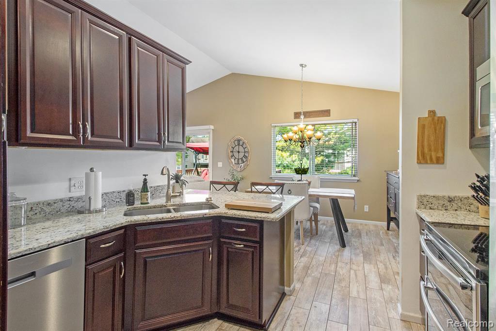 10177 Hawthorne Ridge Road, Goodrich Vlg, MI — Photo 10