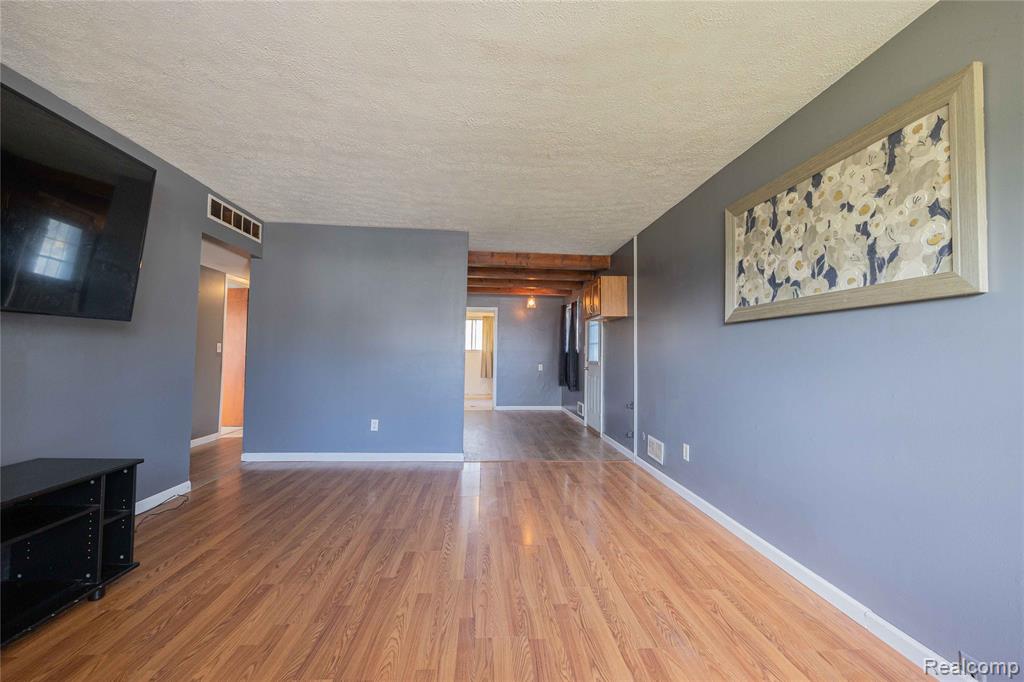 23300 N Brookside Drive, Dearborn Heights, MI 48125 — Photo 8