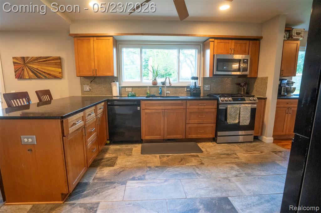 530 Sheffield Drive, Madison Heights, MI 48071 — Photo 15