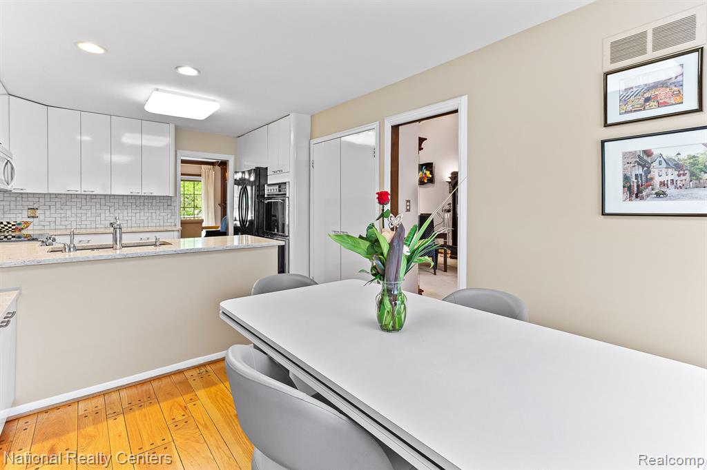 7207 Creeks Bend Drive, West Bloomfield, MI — Photo 18