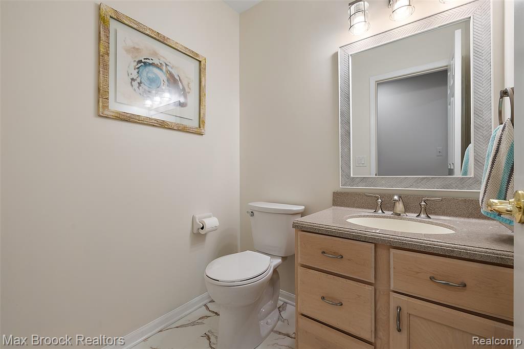 437 Cove View Drive, Waterford, MI 48327 — Photo 13