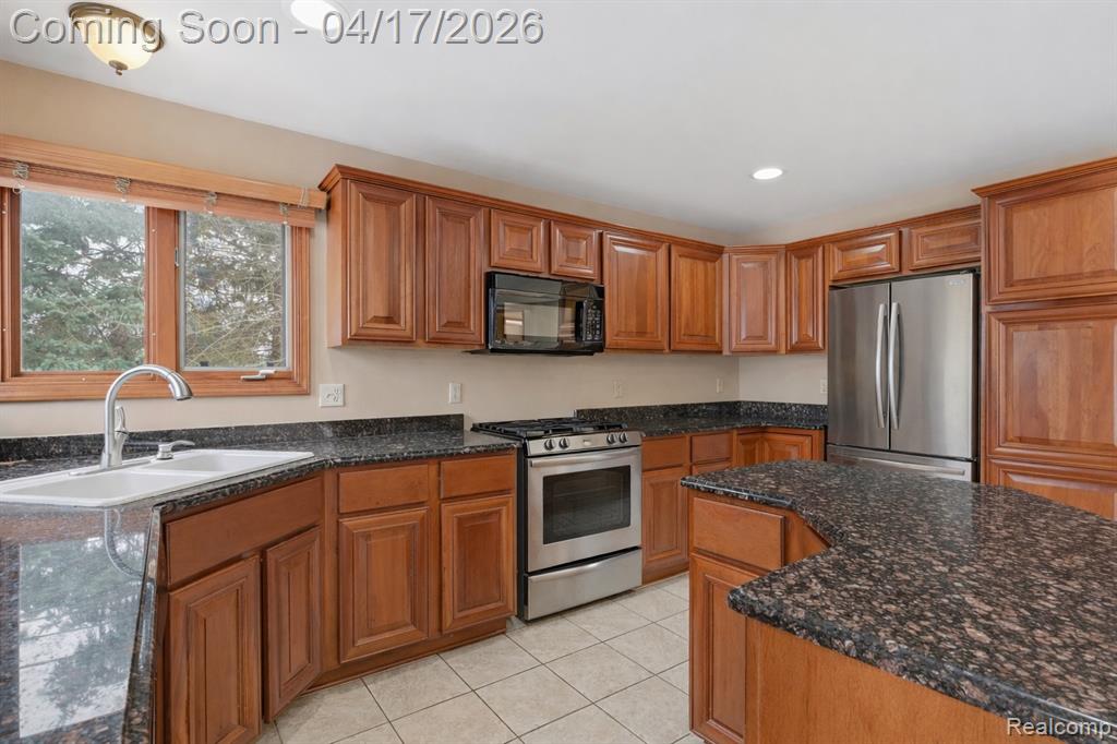 21797 Ambassador Drive, Macomb, MI 48044 — Photo 22